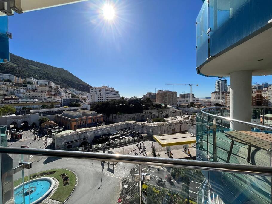 Gibraltar Luxury With Rooftop Pools & Views Ngoại thất bức ảnh